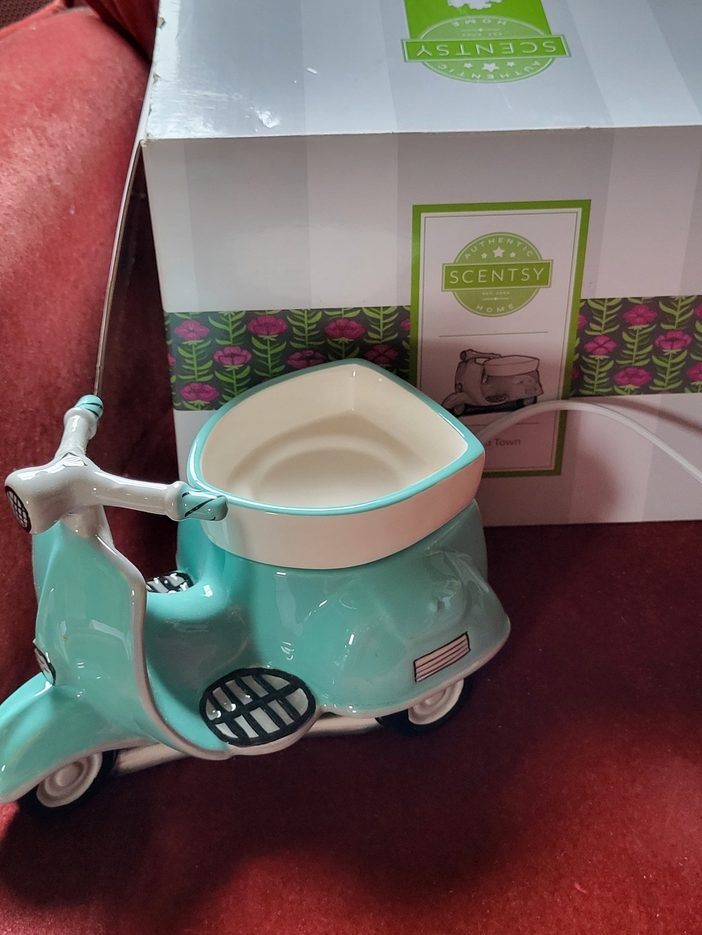 Scentsy Teal and Cream Scooter Wax Warmer Brand New In Box With Slight Damage